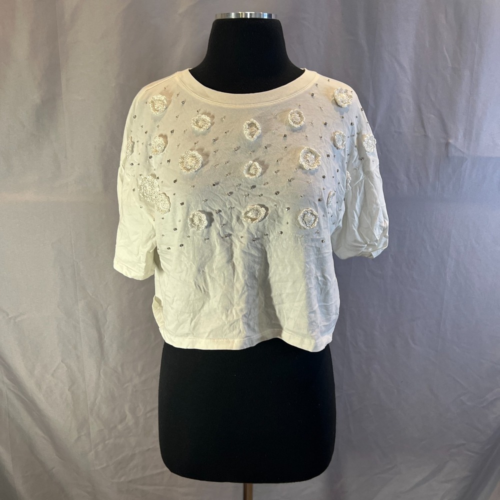 J.crew Cropped T Shirt Womens Medium White Crochet Floral Appliques Short Sleeve